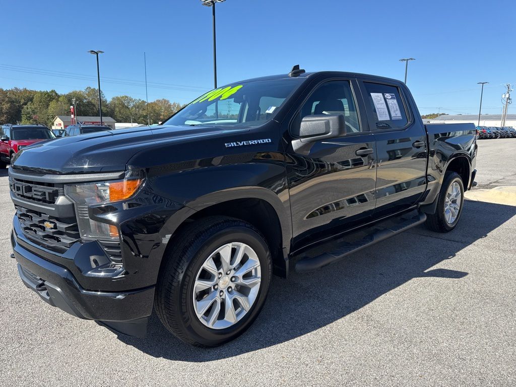 2022 Chevrolet Silverado 1500 Custom photo 3