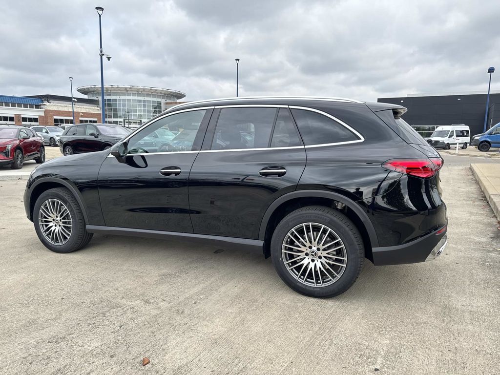 2026 Mercedes Benz GLC 300 4MATIC photo 2