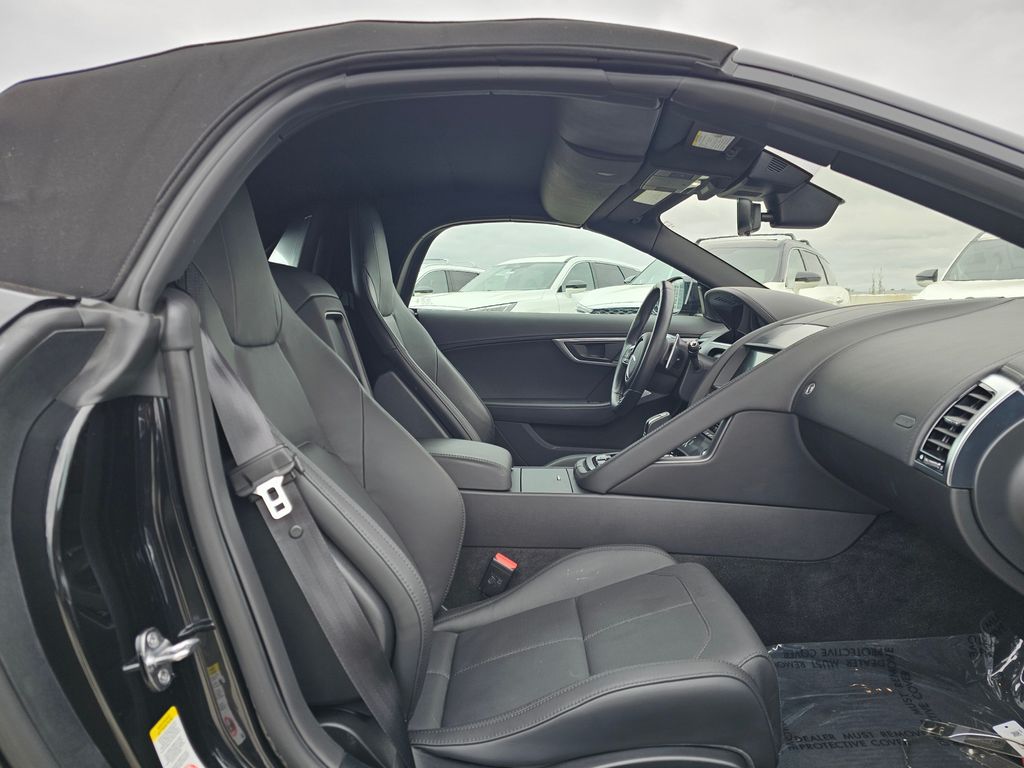2021 Jaguar F-TYPE R-Dynamic photo 11