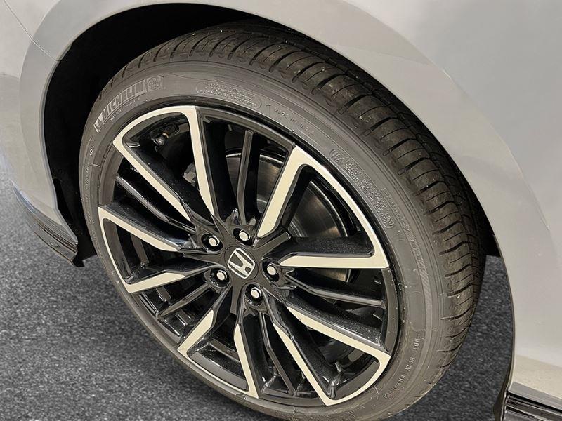 2025 Honda Accord Hybrid Touring photo 10