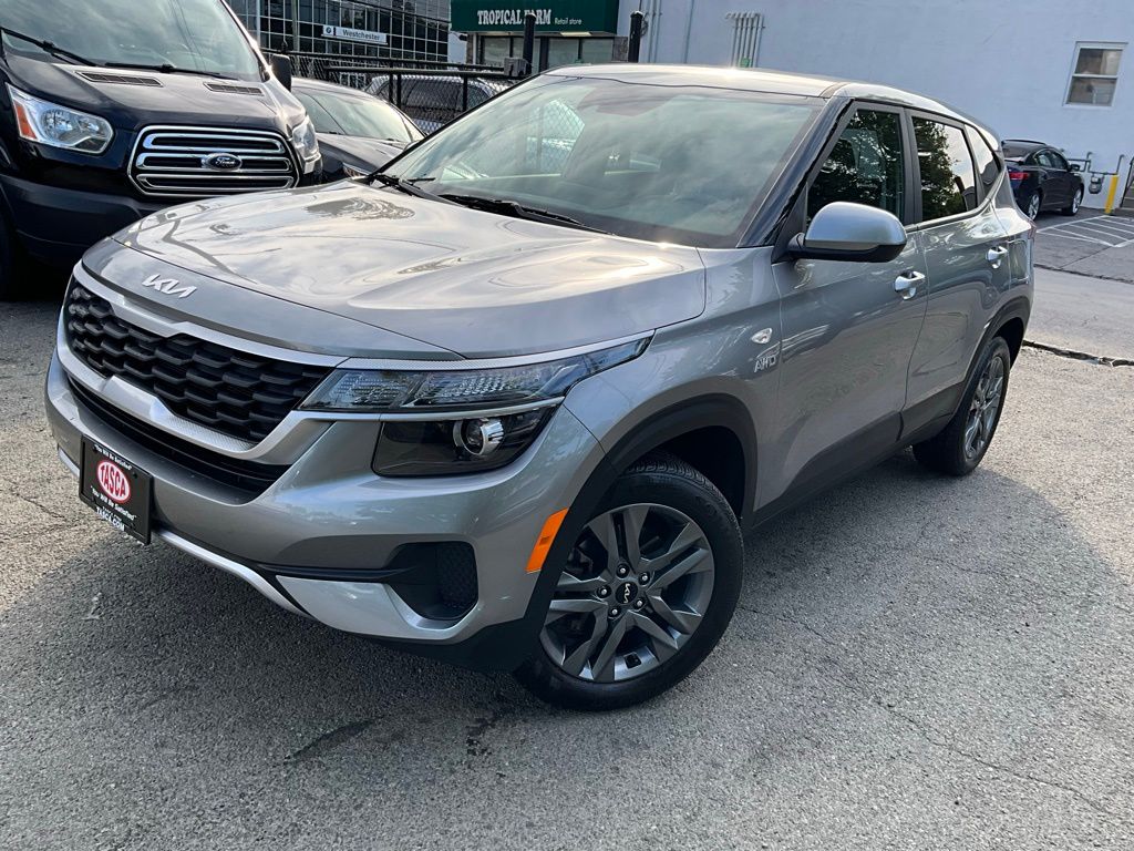 2023 Kia Seltos LX's photo