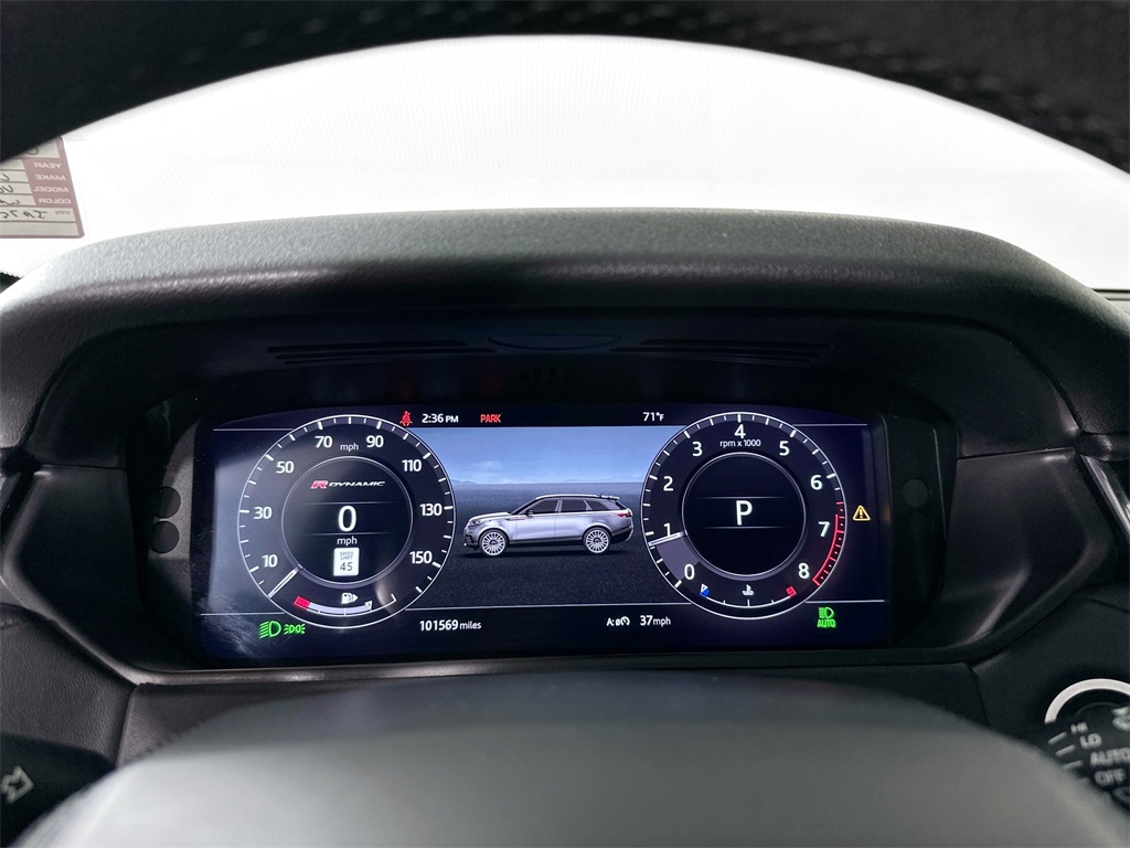 Used 2018 Fuji White Land Rover SE R-Dynamic image 15