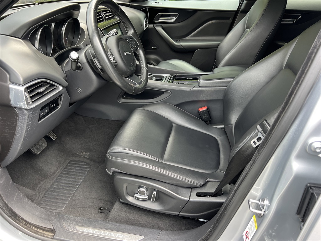 2020 Jaguar F-PACE Premium photo 7