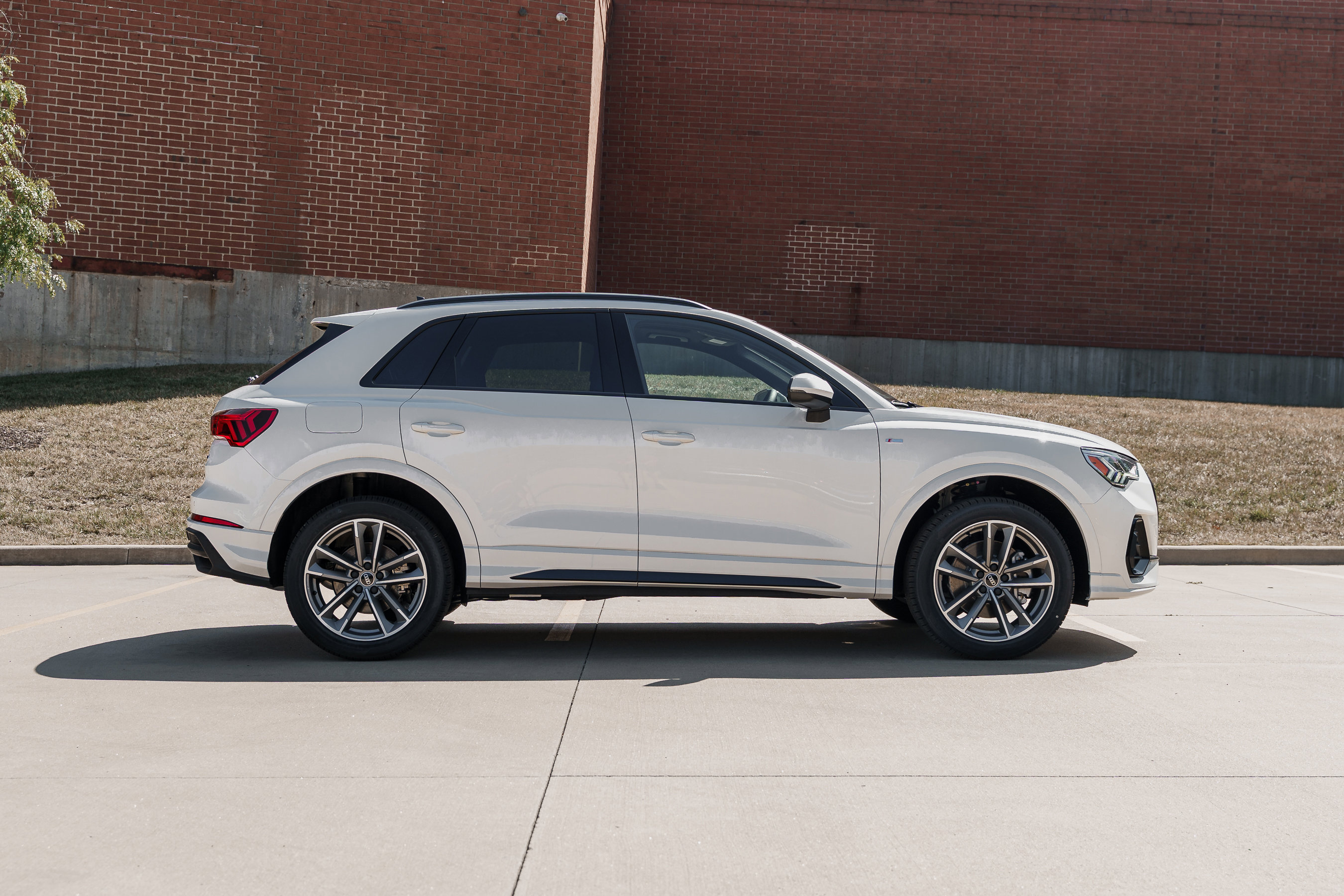 2025 Audi Q3 S line Premium photo 3