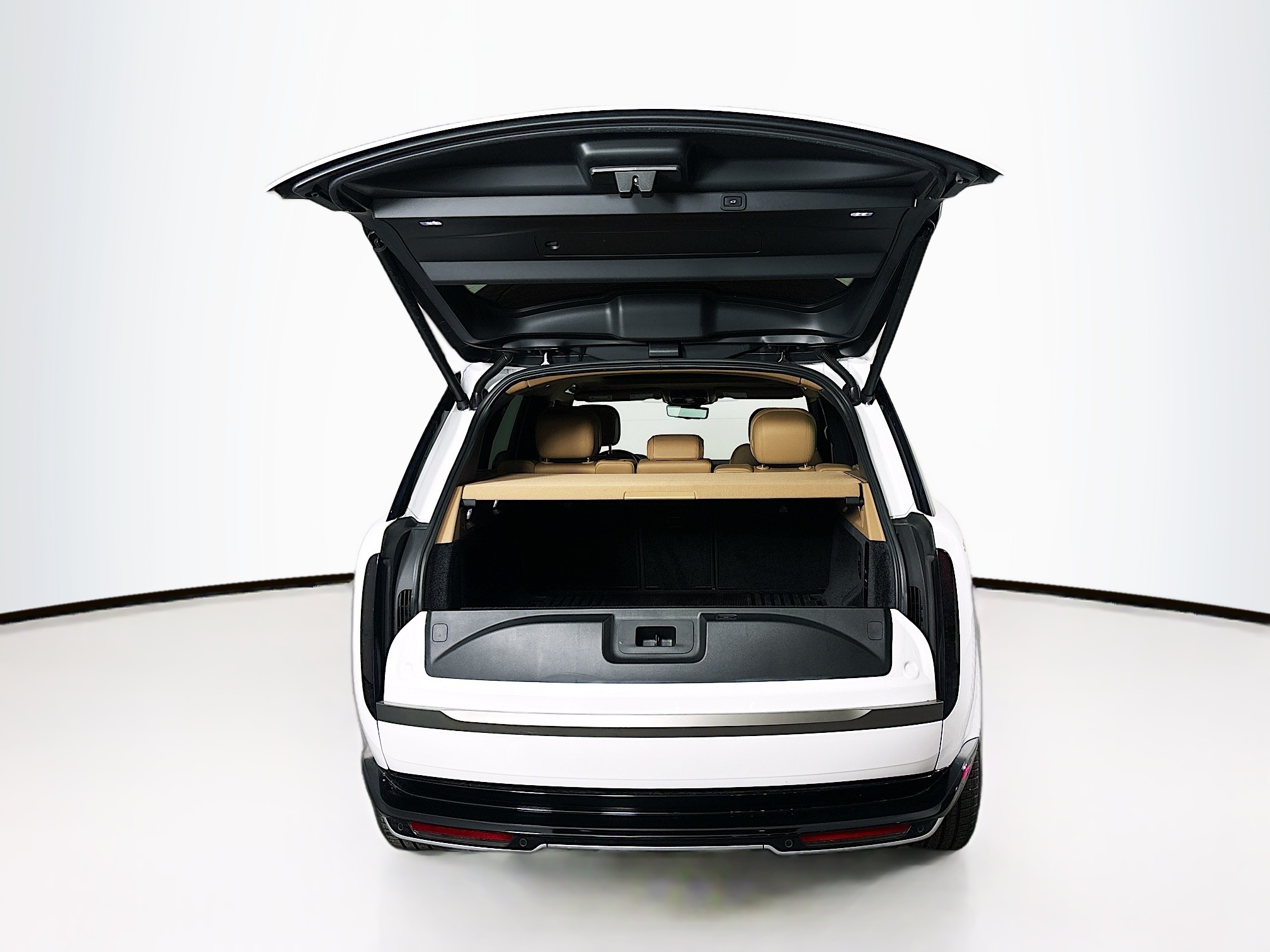 2023 Land Rover Range Rover SE photo 6