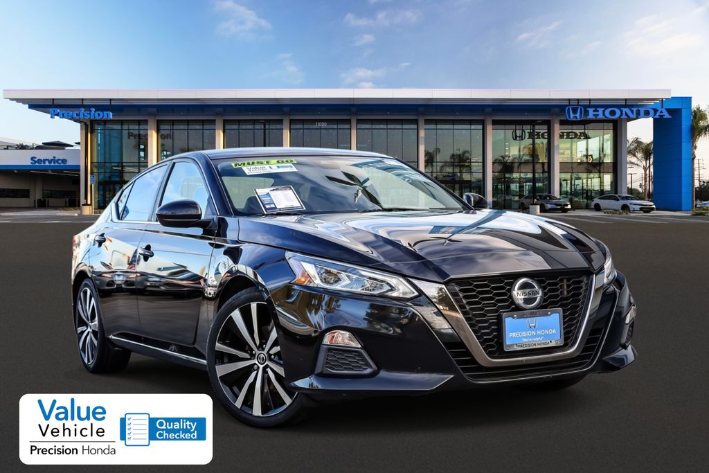 2021 Nissan Altima SR's photo