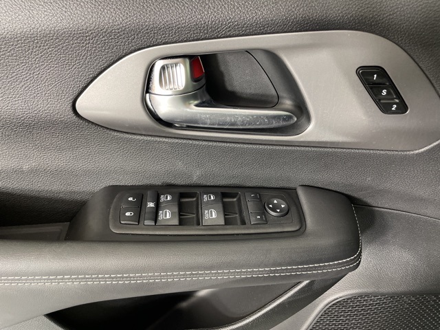 2025 Chrysler Pacifica photo 19