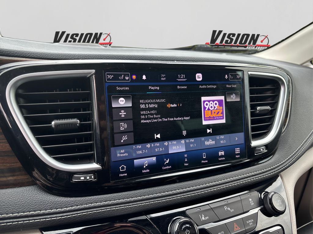 2021 Chrysler Pacifica Hybrid Limited photo 18