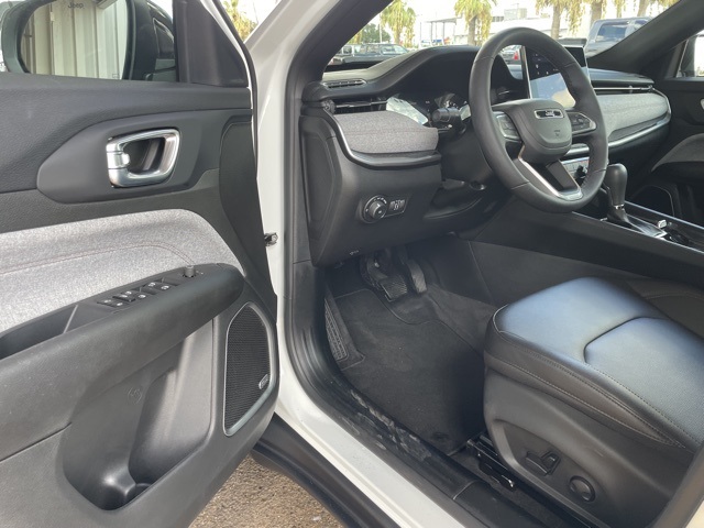 2024 Jeep Compass Latitude Lux photo 17