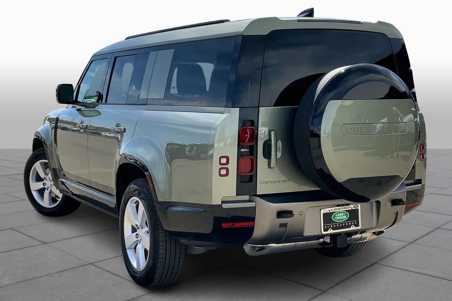 2025 Land Rover Defender 130 X-Dynamic SE photo 12