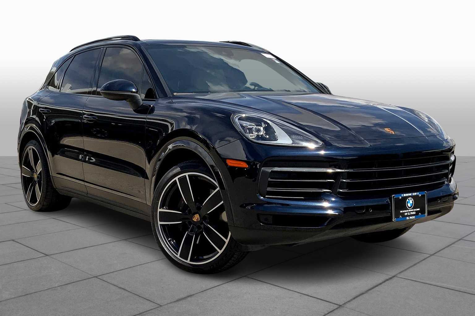 2022 Porsche Cayenne Base photo 2