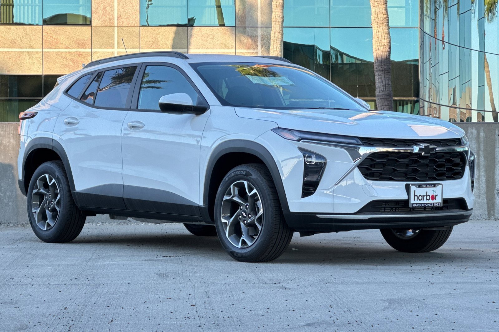 2025 Chevrolet Trax LT photo 2
