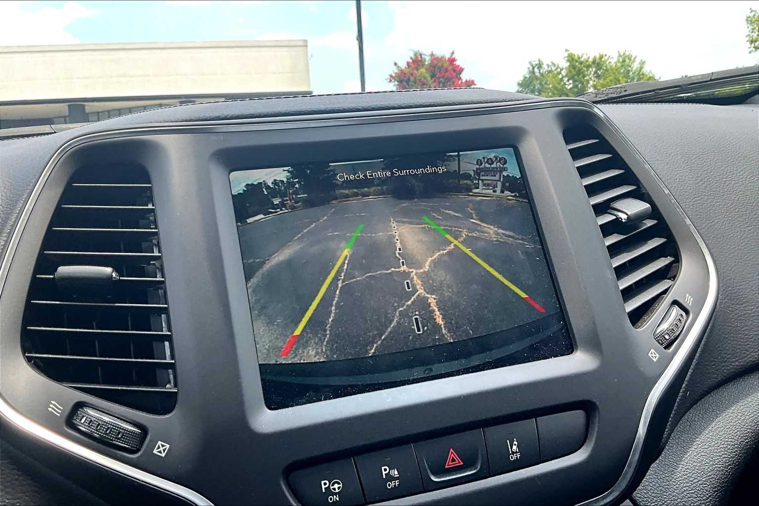 2023 Jeep Cherokee Altitude Lux photo 21
