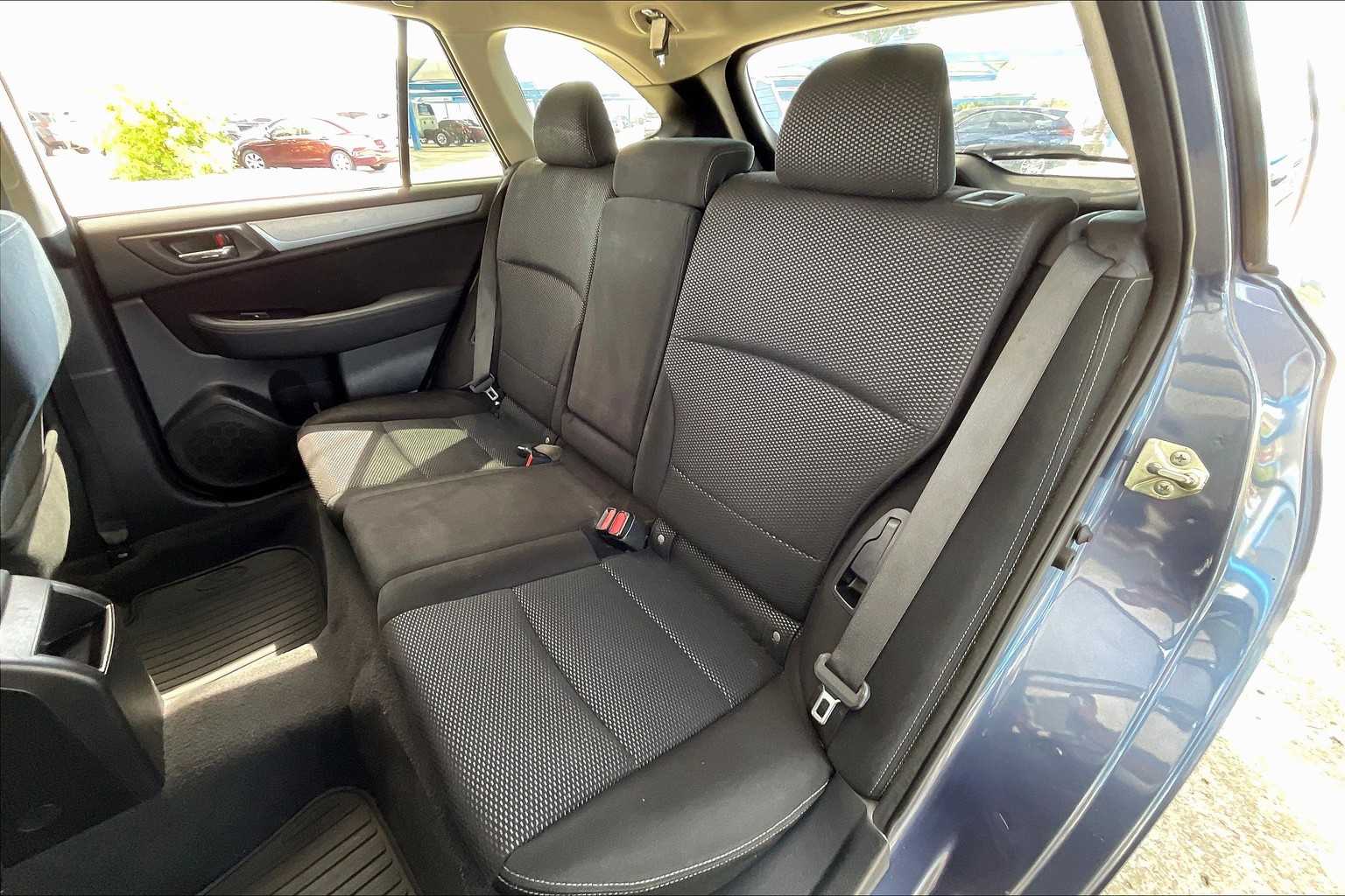 2017 Subaru Outback Premium photo 19