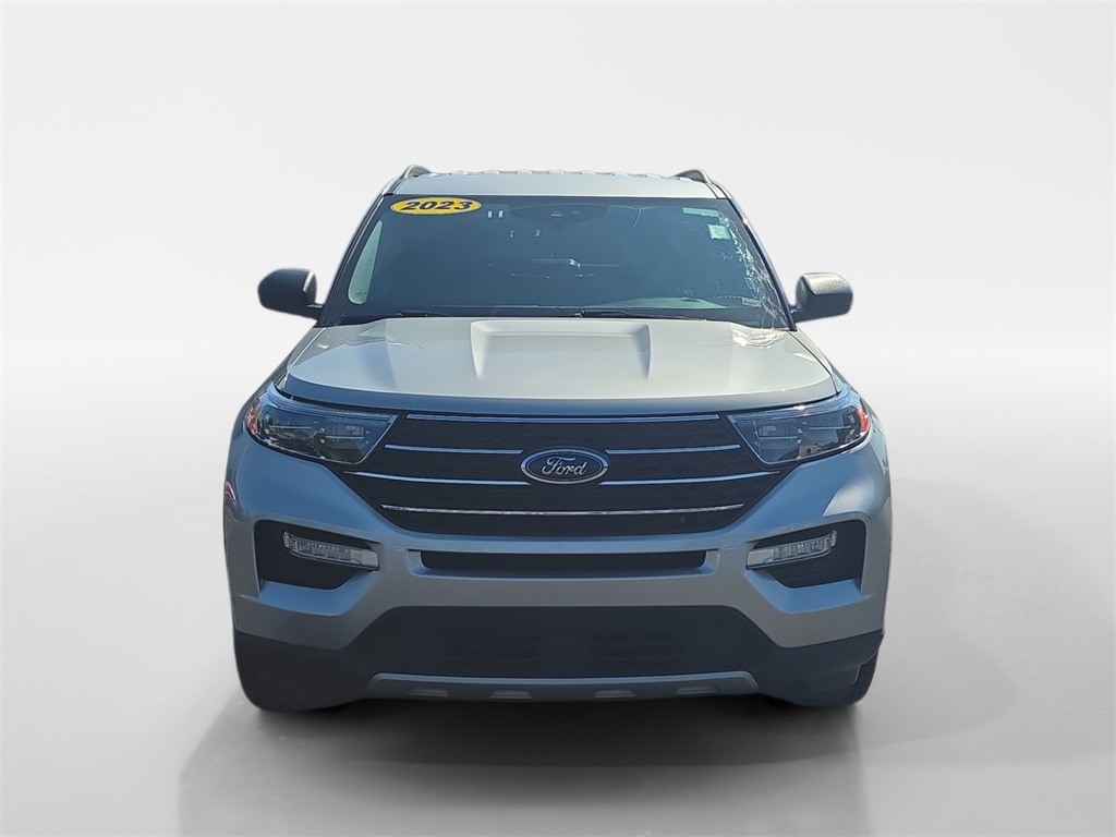 2023 Ford Explorer XLT photo 3