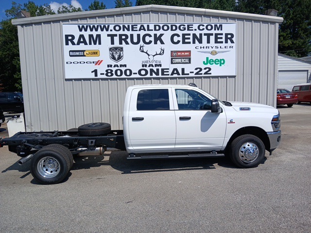 2026 Ram 3500 Tradesman photo 2