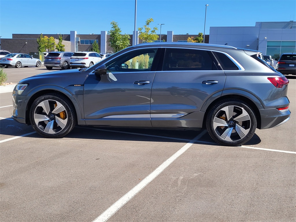 2019 Audi e-tron Prestige photo 2
