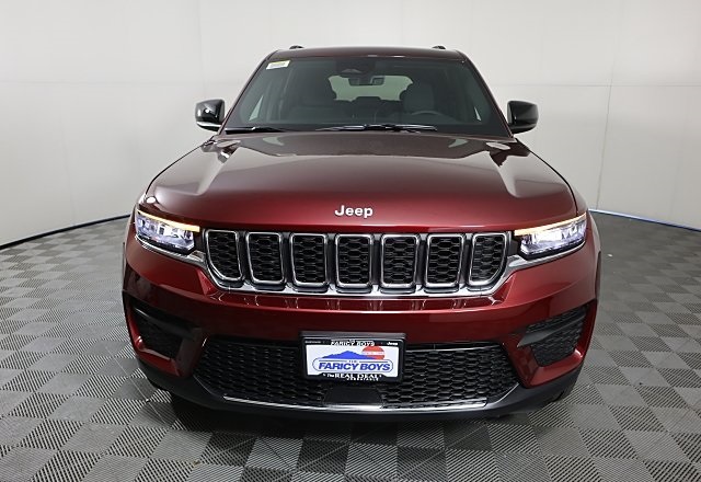2025 Jeep Grand Cherokee Laredo photo 3
