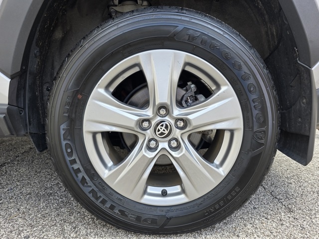 2024 Toyota RAV4 Hybrid XLE photo 21