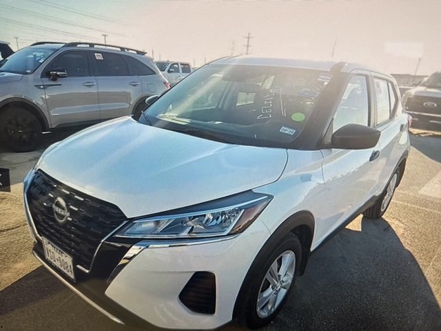 2024 Nissan Kicks S's photo