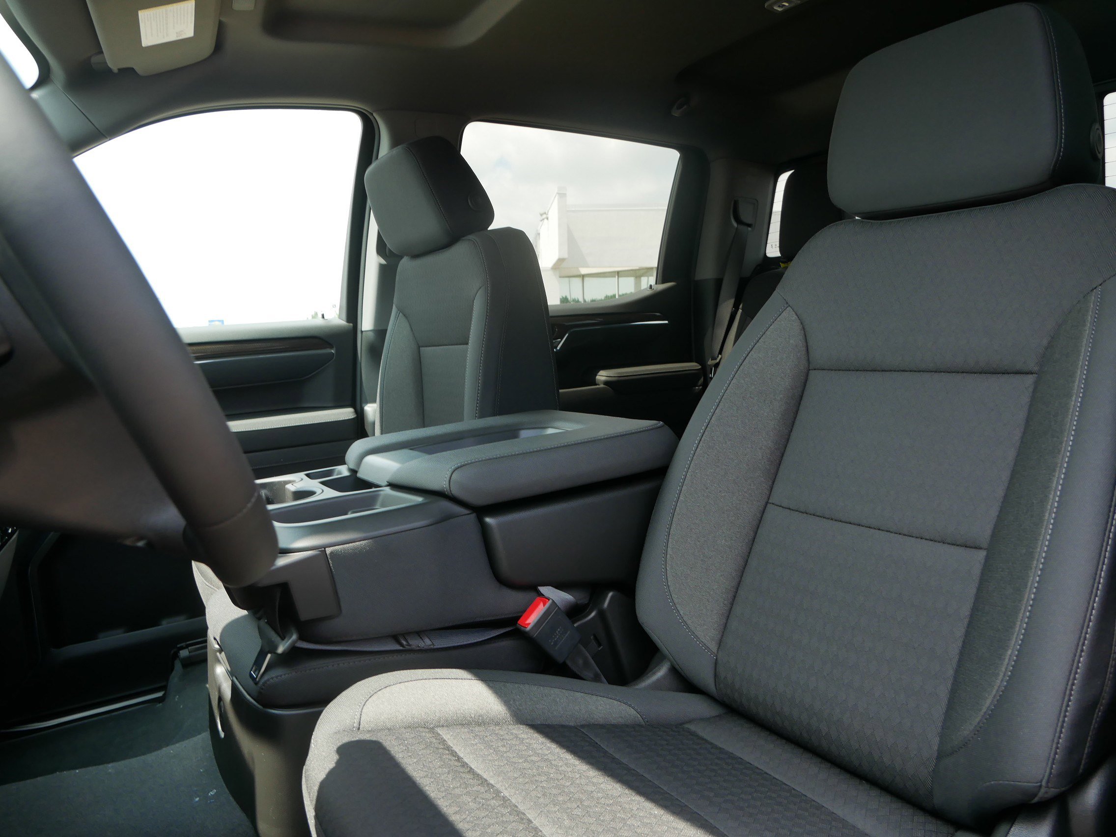 2025 Chevrolet Silverado 1500 LT photo 4