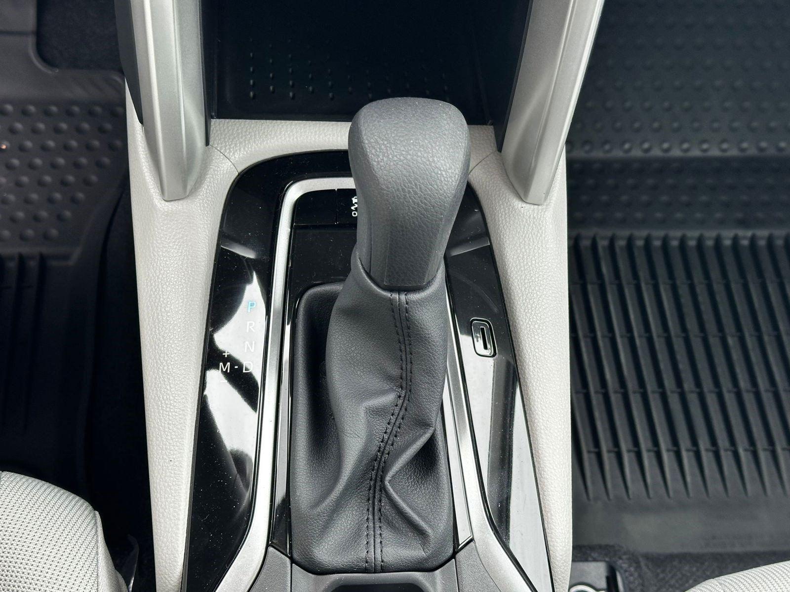 2025 Toyota Corolla Cross L photo 22