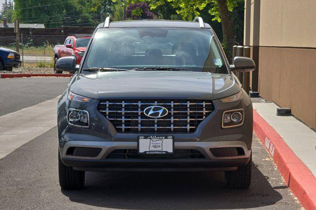 2025 Hyundai Venue SEL photo 3