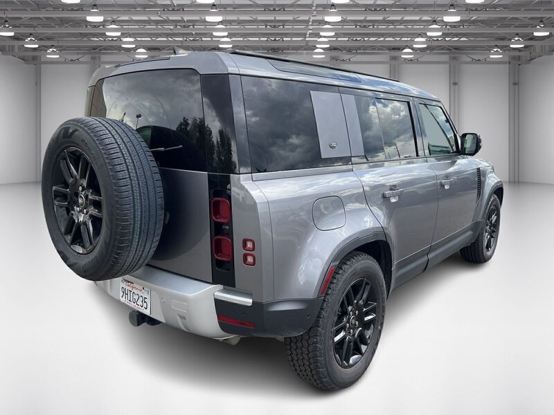 2024 Land Rover Defender 110 S photo 5