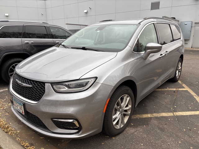 2021 Chrysler Pacifica Touring photo 3