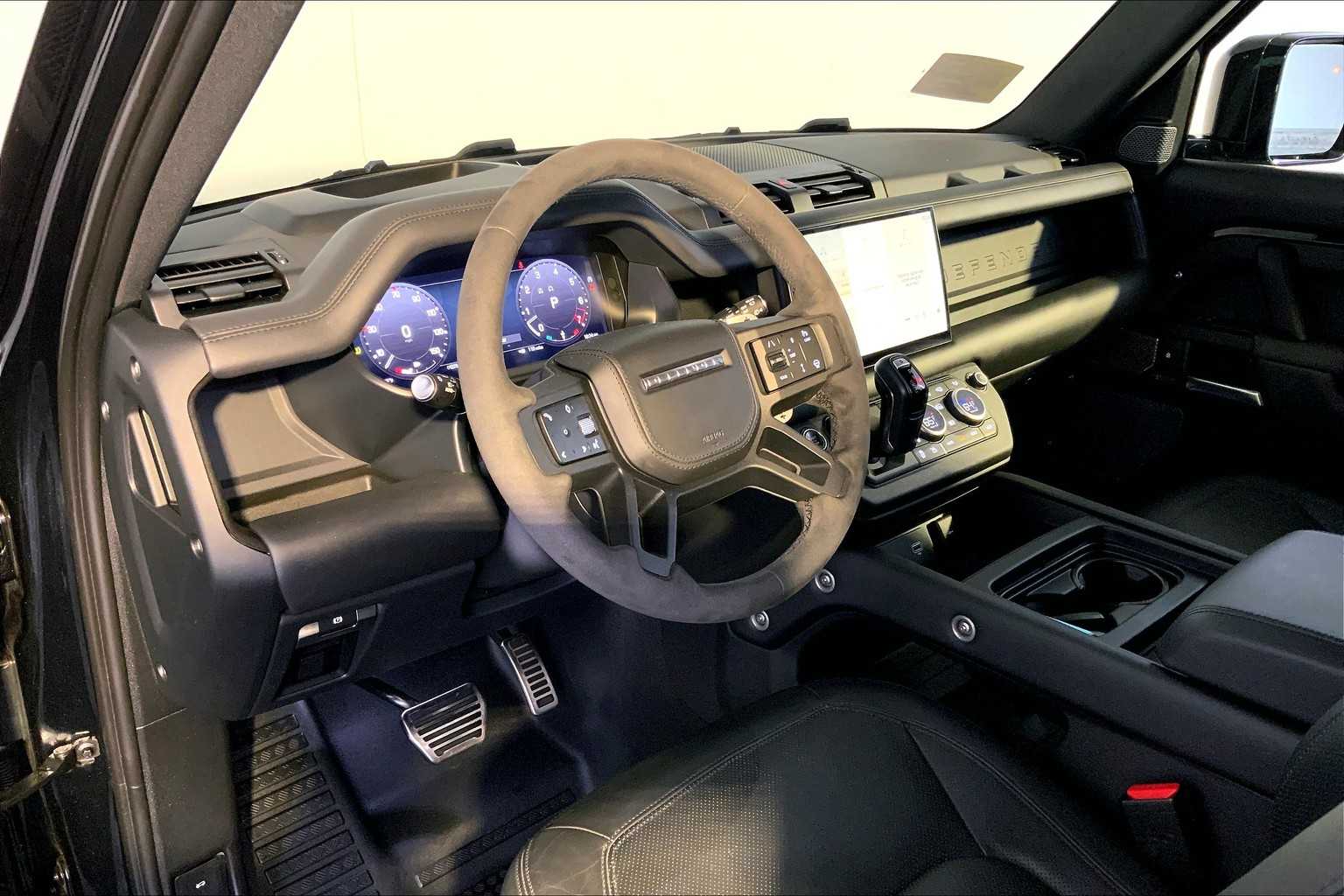 2023 Land Rover Defender V8 photo 4