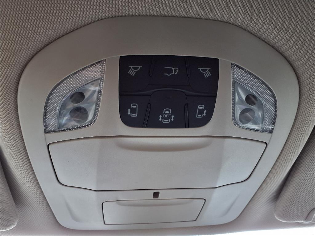 2023 Chrysler Pacifica Touring L photo 17