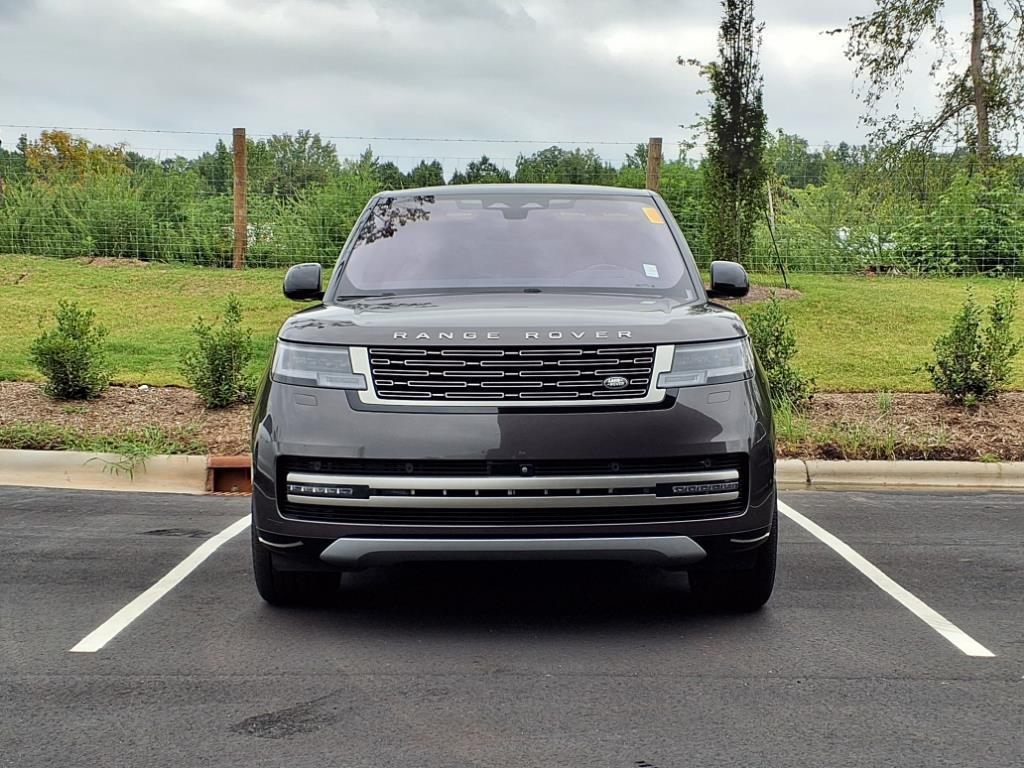 2023 Land Rover Range Rover SE photo 2
