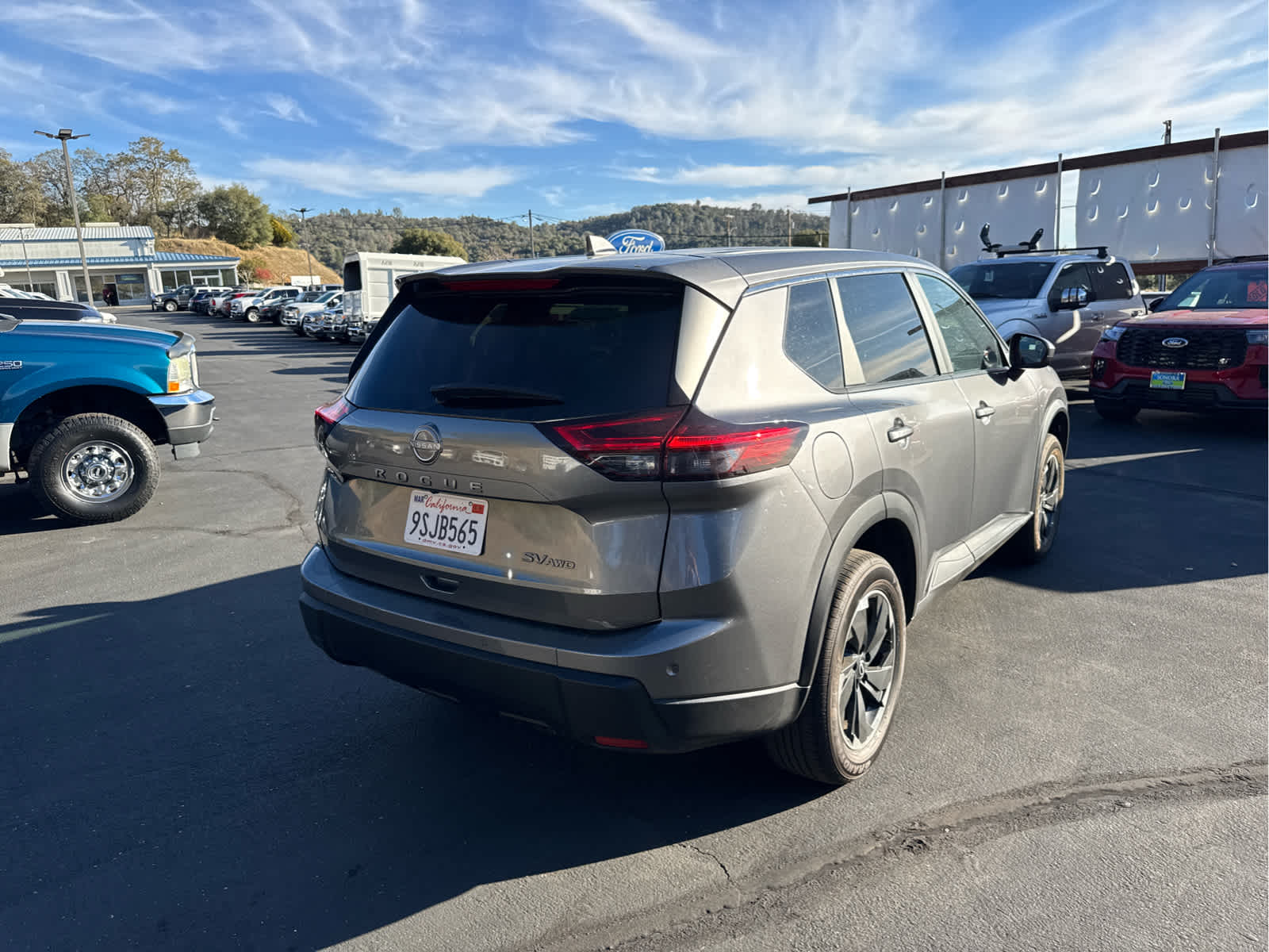 2024 Nissan Rogue SV photo 4