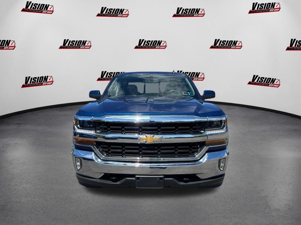 2017 Chevrolet Silverado 1500 LT photo 2