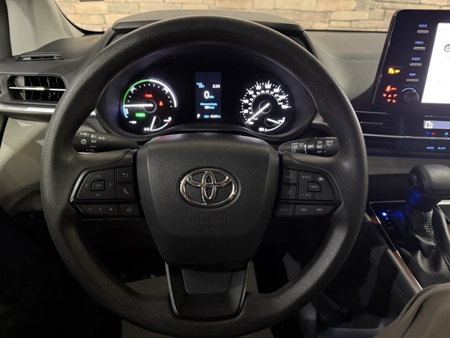 2022 Toyota Sienna LE photo 12