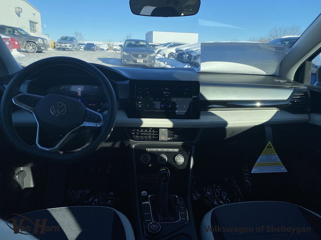 2025 Volkswagen Taos S's photo