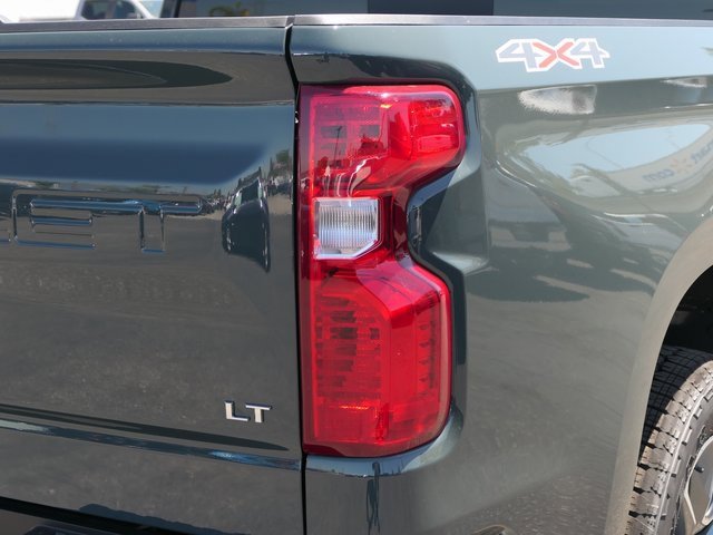 2025 Chevrolet Silverado 1500 LT photo 4