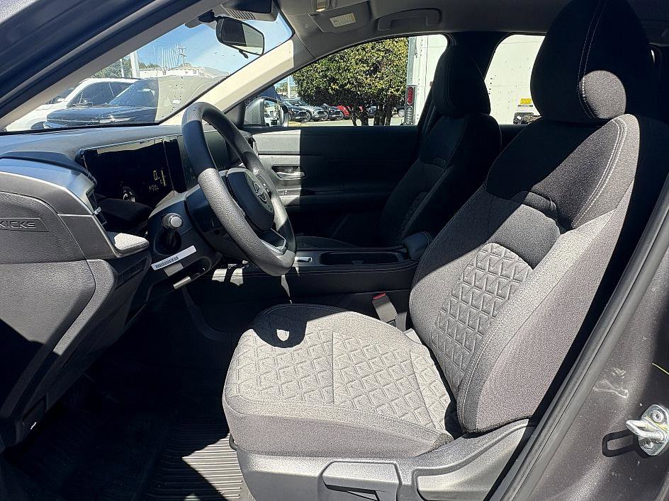 2025 Nissan Kicks SV photo 8