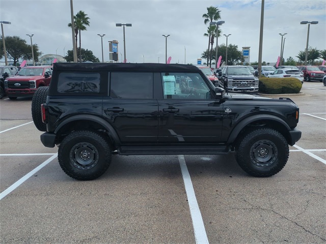 2025 Ford Bronco Outer Banks photo 3