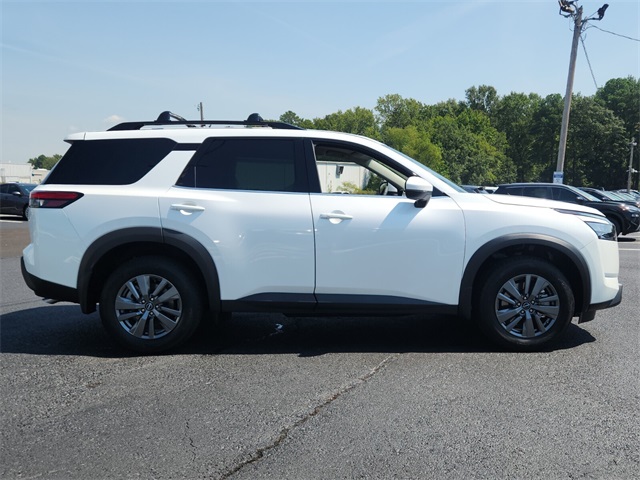2025 Nissan Pathfinder SV photo 2