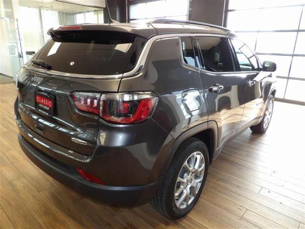 2022 Jeep Compass Latitude Lux photo 4