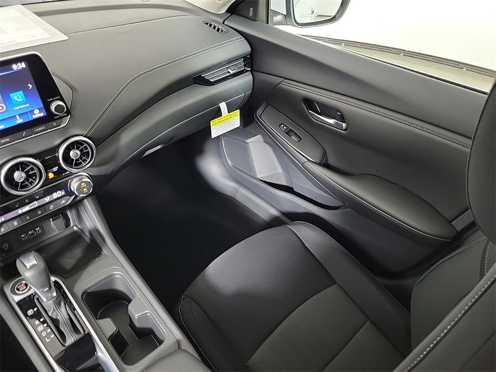 2025 Nissan Sentra SV photo 14