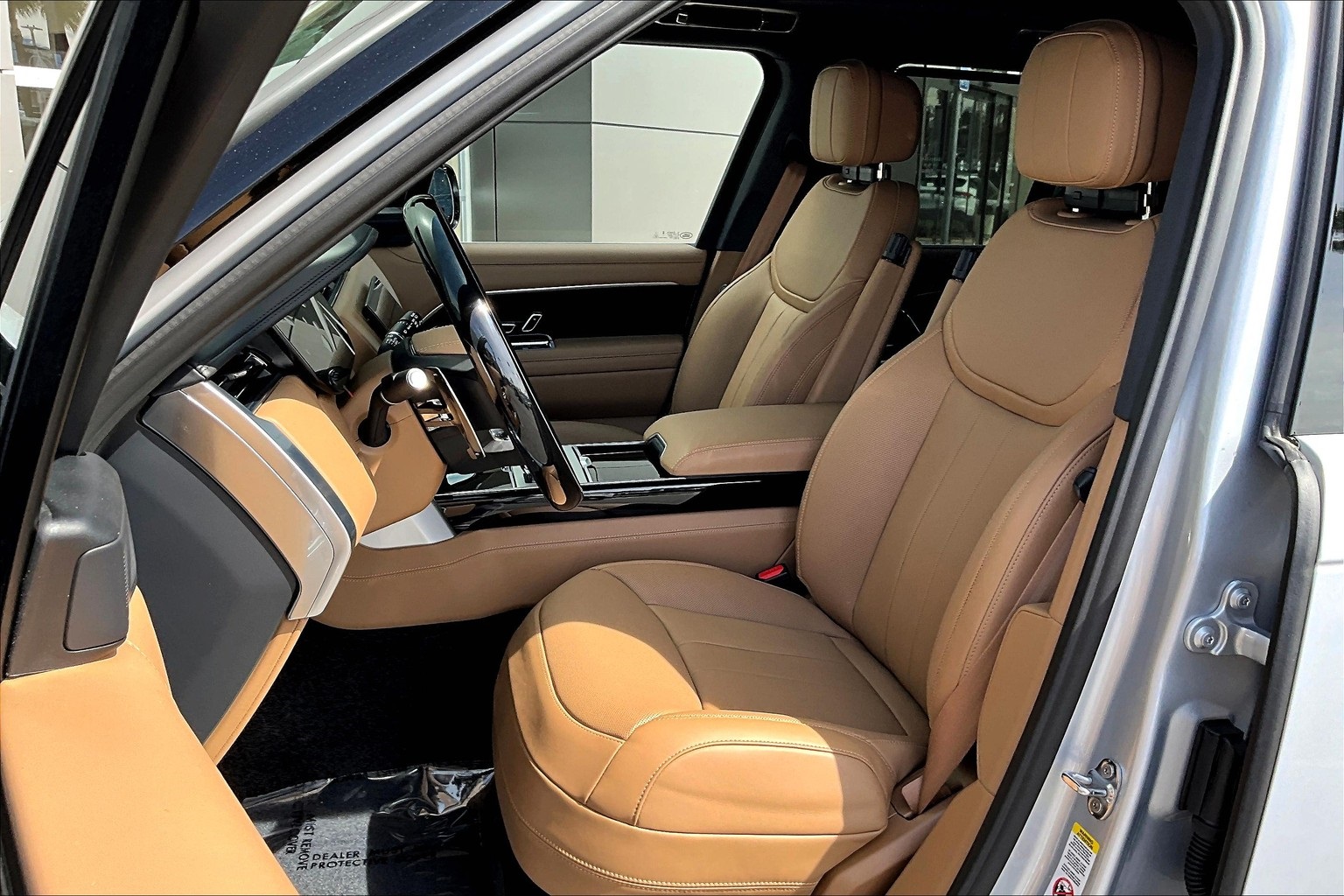 2025 Land Rover Range Rover SE photo 9