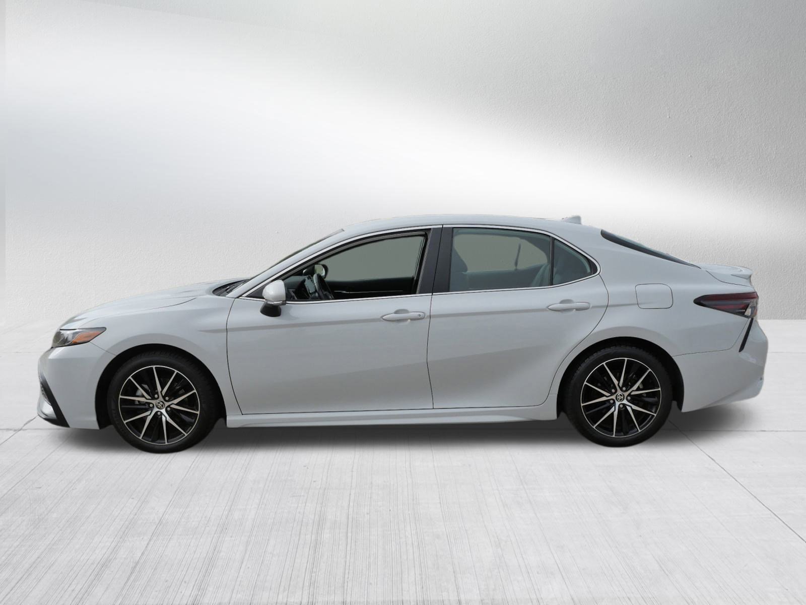 2022 Toyota Camry Hybrid SE photo 4