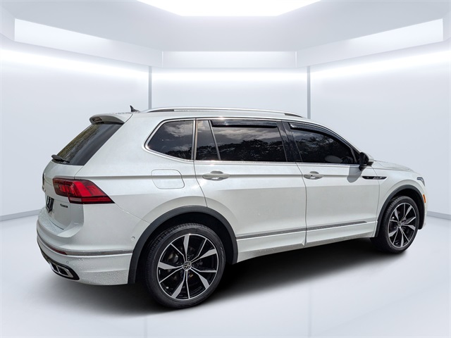 2022 Volkswagen Tiguan SEL Premium R-Line photo 3