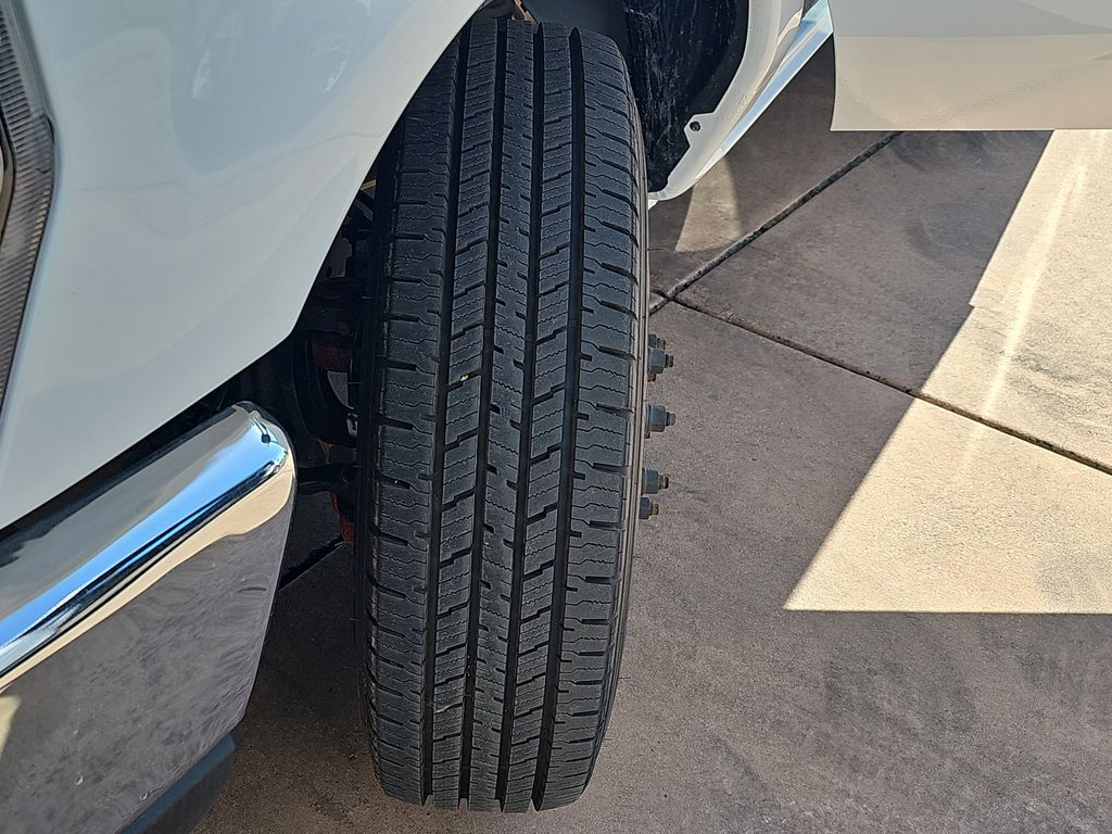 2025 Ford E-350 photo 28