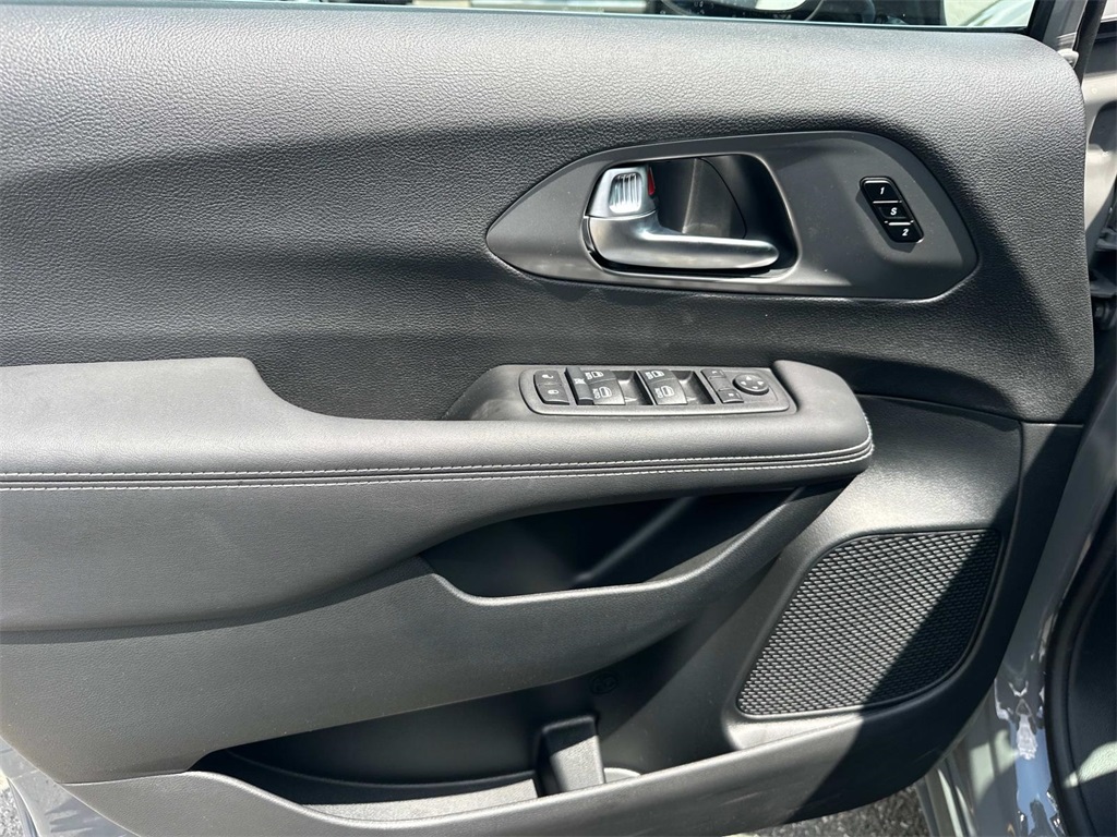 2025 Chrysler Pacifica photo 27