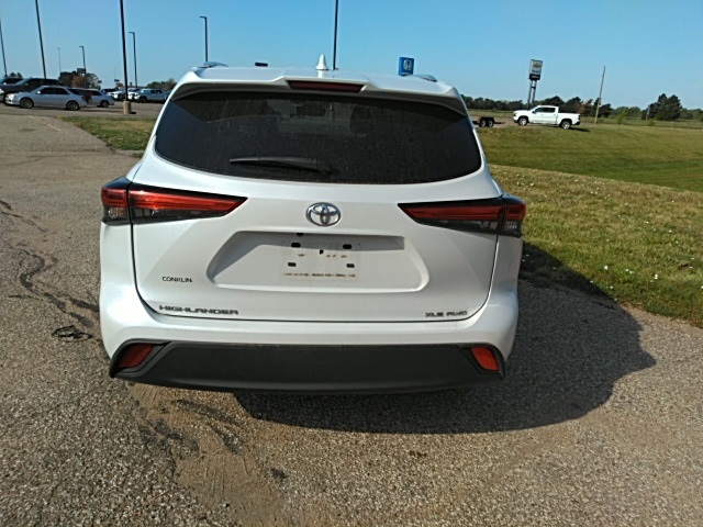 2022 Toyota Highlander XLE photo 3