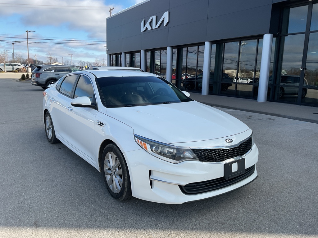 2017 Kia Optima LX's photo