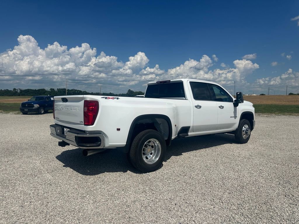 2025 Chevrolet Silverado 3500HD LTZ photo 3